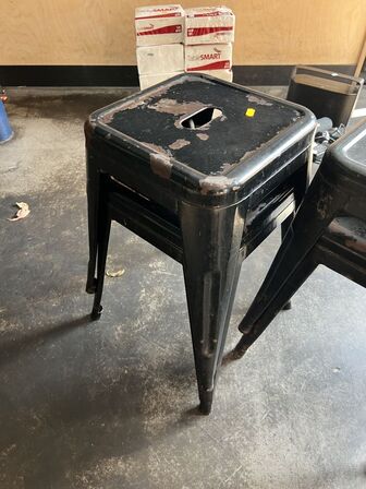 4 skamler i metal