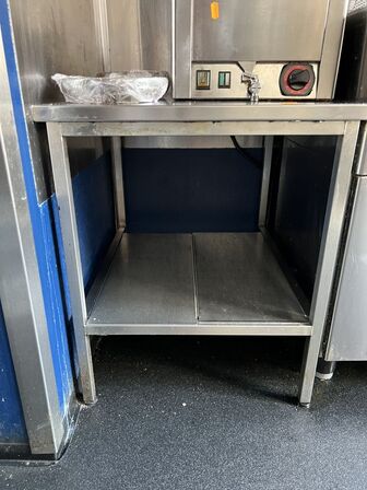 Bord i rustfri stål