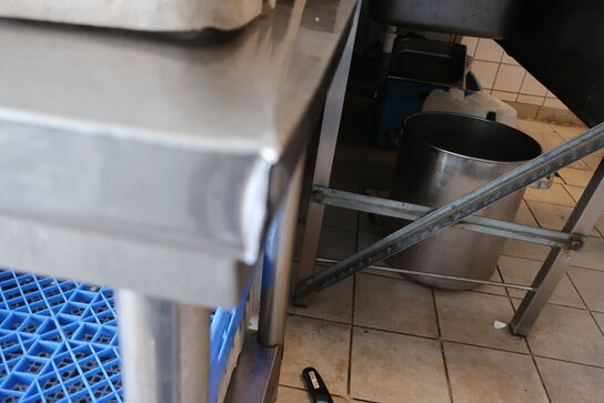 Stålbord og microovn