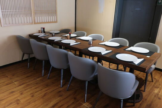 3 borde og 10 nye stole