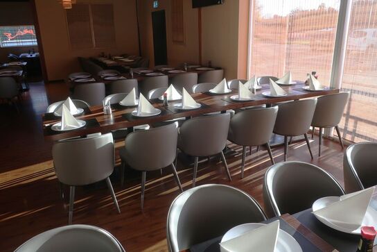 Fire borde og 12 nye stole