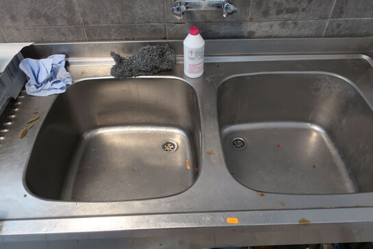 Dobbelt vaskebord uden armatur