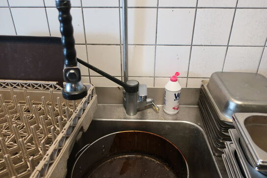 Vaskebord med armatur