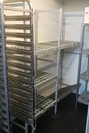 Reoler og bakkevogne fra kølerum