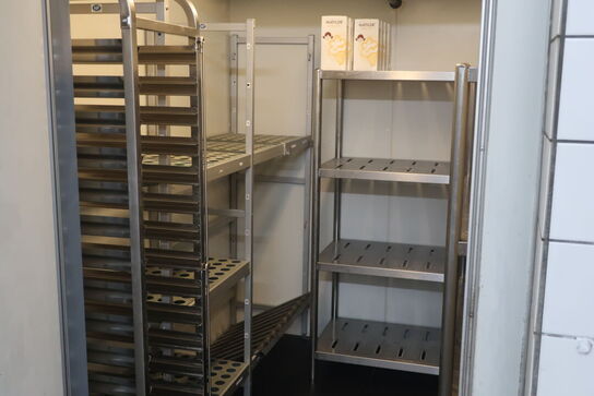 Reoler og bakkevogne fra kølerum