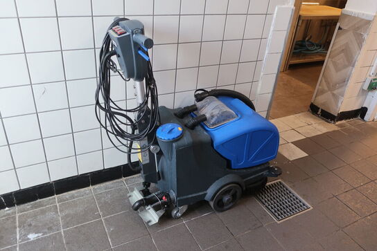 Gulvvaskemaskine WIPEKET SWM30