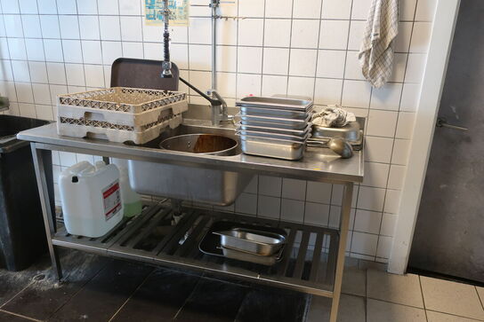 Vaskebord med armatur