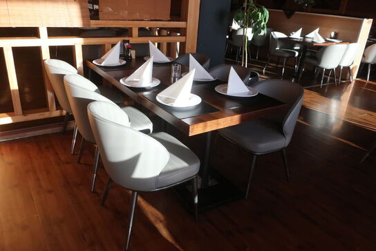 2 borde og 6 nye stole