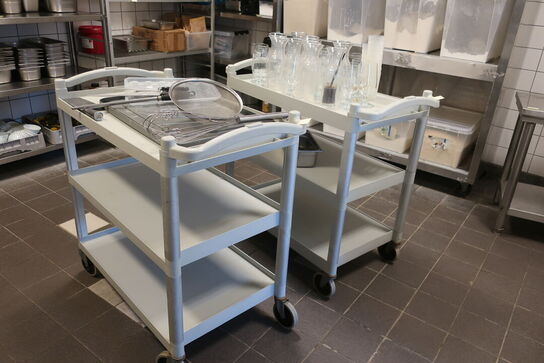 To rulleborde med indhold