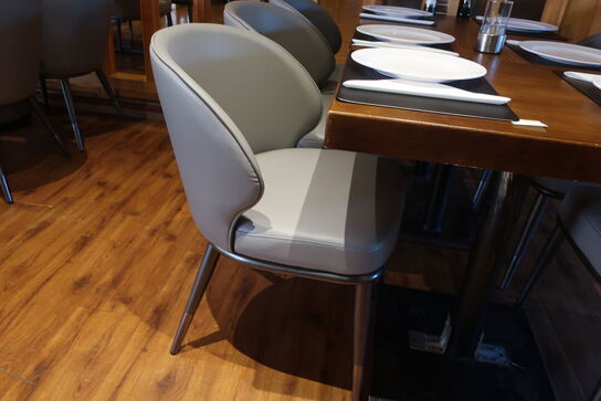 4 borde og 12 nye stole