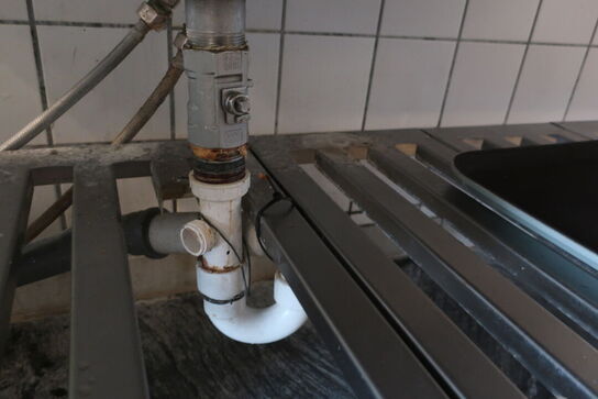 Vaskebord med armatur