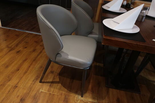 3 borde og tolv nye stole