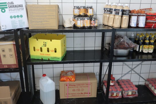 Metalreoler med indhold