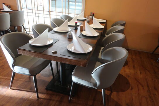 2 borde og 8 nye stole