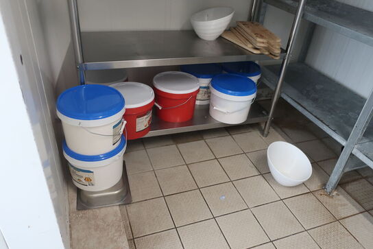 Indhold i kølerum undtagen reoler