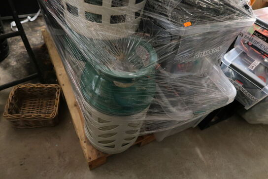 Div. Gasflasker, varmeovn, forlængerledninger, kopper m.m.