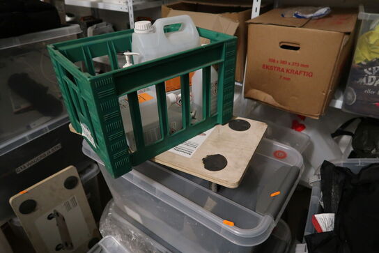 Palle med pavillonsider, varmeovn, arbejdslamper, møbelhund m.m.