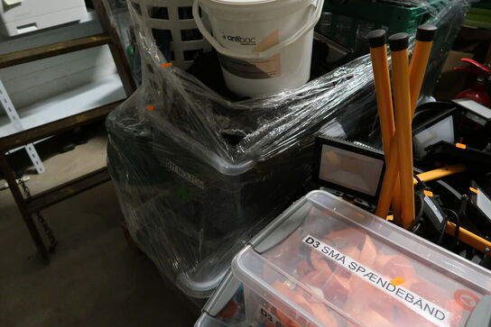 Div. Gasflasker, varmeovn, forlængerledninger, kopper m.m.