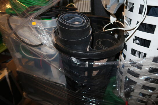 Div. Gasflasker, varmeovn, forlængerledninger, kopper m.m.