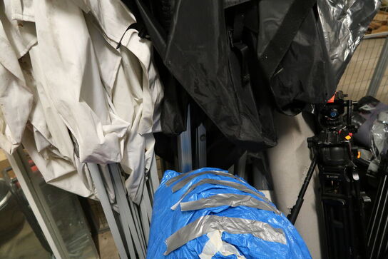 Palle med sandsække samt pavilloner