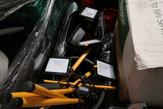 Div. Arbejdslamper, spændebånd, dunke m.m.