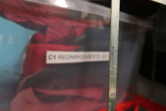 Opbevaringsvogn med div. Redningsveste, røgmaskiner FIRE FOG m.m.