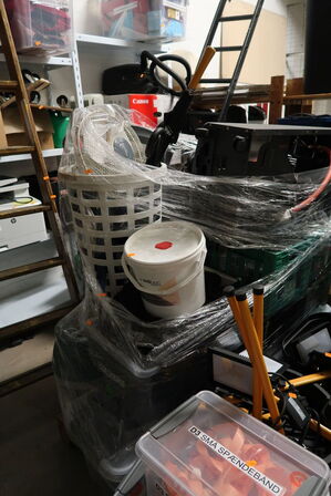 Div. Gasflasker, varmeovn, forlængerledninger, kopper m.m.