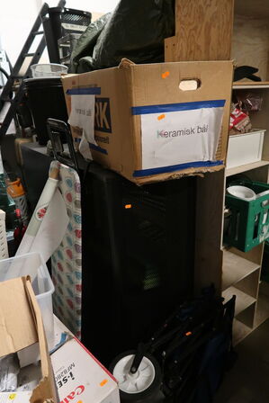 2 stk. reoler med forlængerledninger, trækvogn m.m.