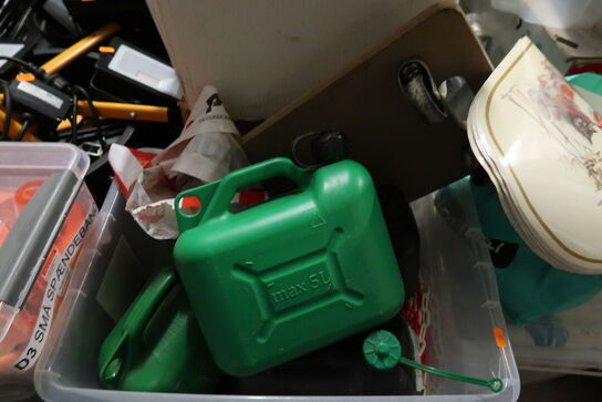 Div. Arbejdslamper, spændebånd, dunke m.m.