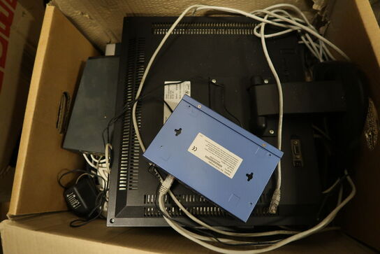 Div. Stole, bordfodboldbord, fjernsyn, whiteboard m.m.