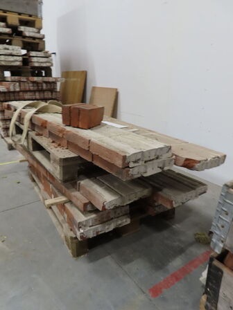 Div. assoteret overliggere og rest mursten