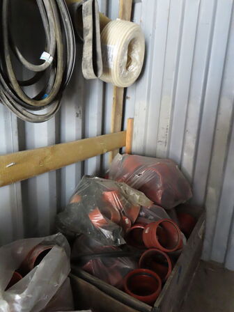 20" skibscontainer med indhold