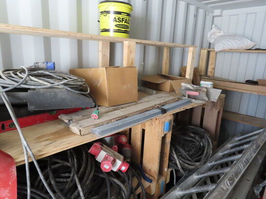 20" skibscontainer med indhold