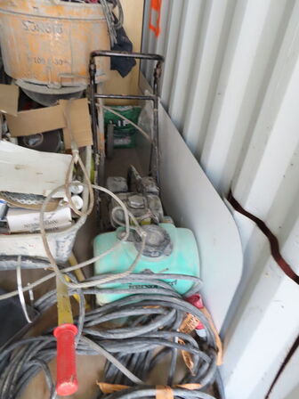 20" skibscontainer med indhold