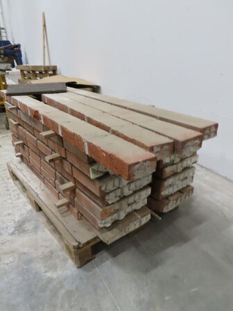 Div. assoteret overliggere og rest mursten