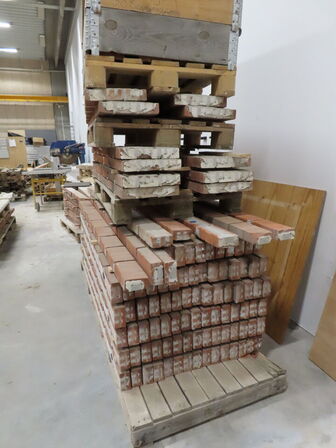 Div. assoteret overliggere og rest mursten