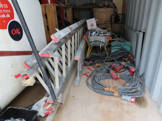 20" skibscontainer med indhold