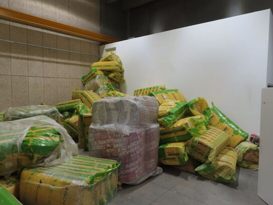 KÆMPE LOT ISOLERING, mindst 800 pakker blandet isolering