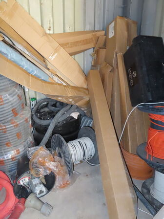 20" skibscontainer med indhold