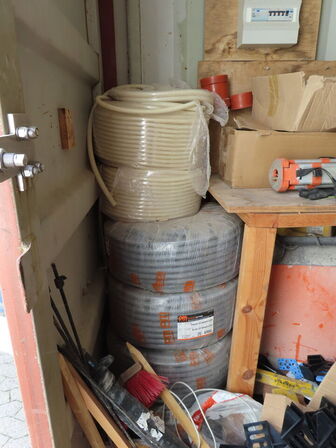 20" skibscontainer med indhold