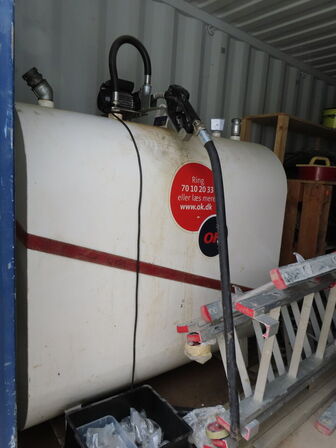 20" skibscontainer med indhold