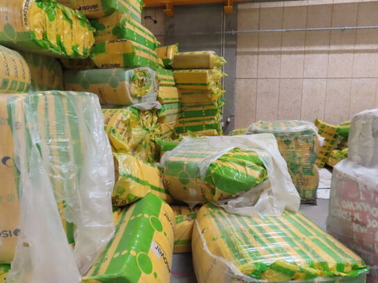 KÆMPE LOT ISOLERING, mindst 800 pakker blandet isolering