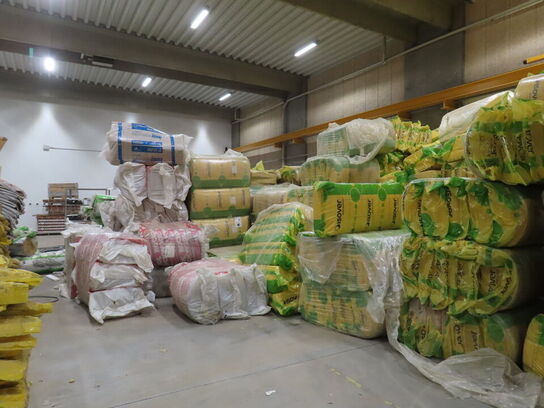 KÆMPE LOT ISOLERING, mindst 800 pakker blandet isolering