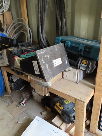 20" skibscontainer med indhold