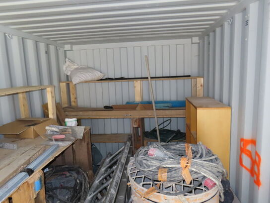 20" skibscontainer med indhold