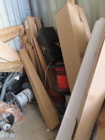 20" skibscontainer med indhold