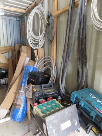 20" skibscontainer med indhold