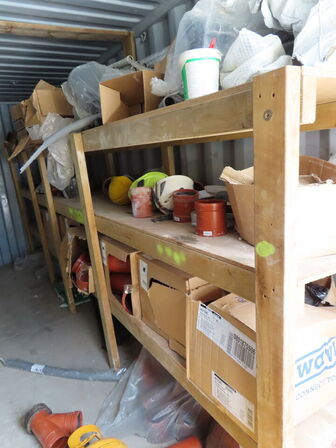 20" skibscontainer med indhold