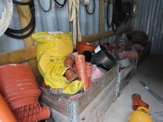 20" skibscontainer med indhold