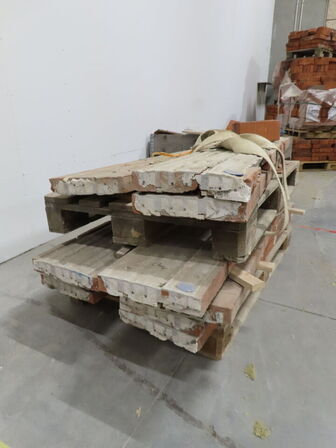 Div. assoteret overliggere og rest mursten